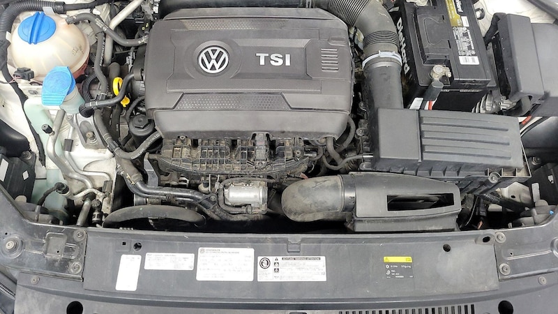 2015 Volkswagen Passat SE 19