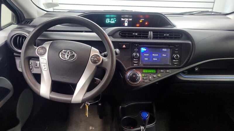 2013 Toyota Prius c Three 8