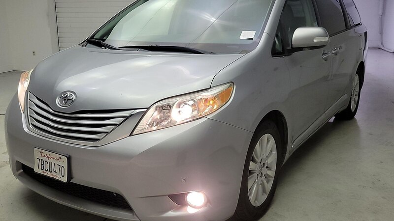 2013 Toyota Sienna Limited 3