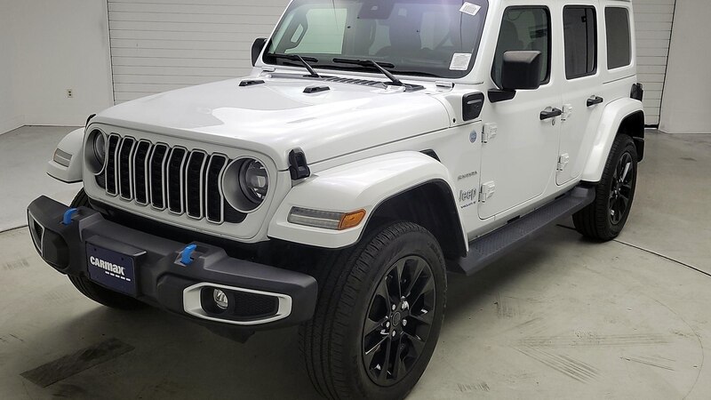 2024 Jeep Wrangler Sahara 3