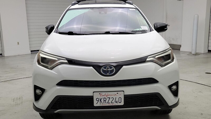 2017 Toyota RAV4 SE 2