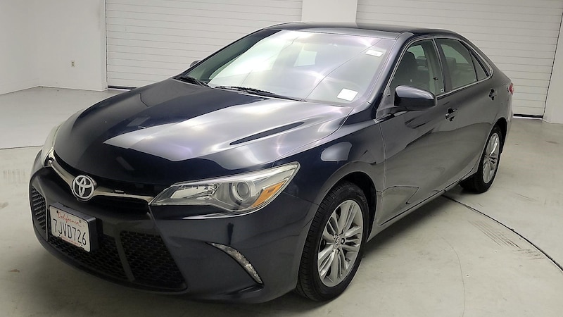 2015 Toyota Camry SE Hero Image