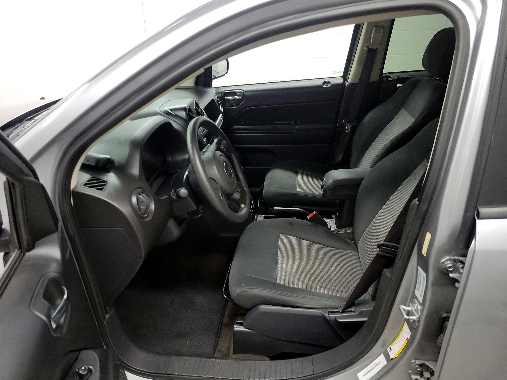 Thumbnail: 2015 Jeep Compass - 11