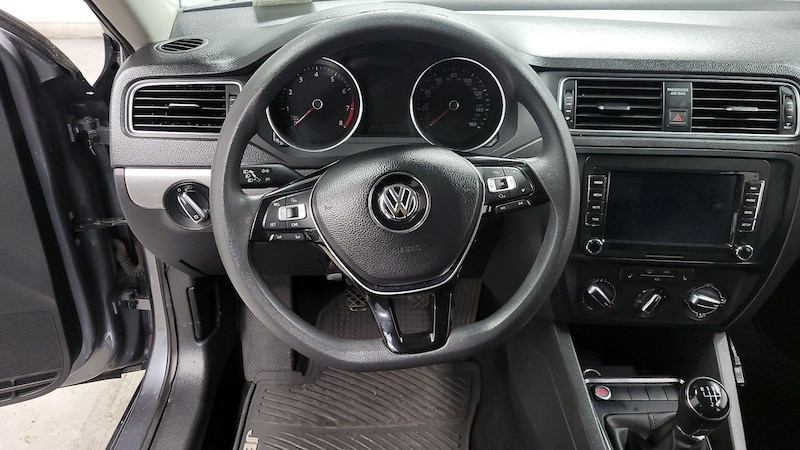 2015 Volkswagen Jetta SE 10