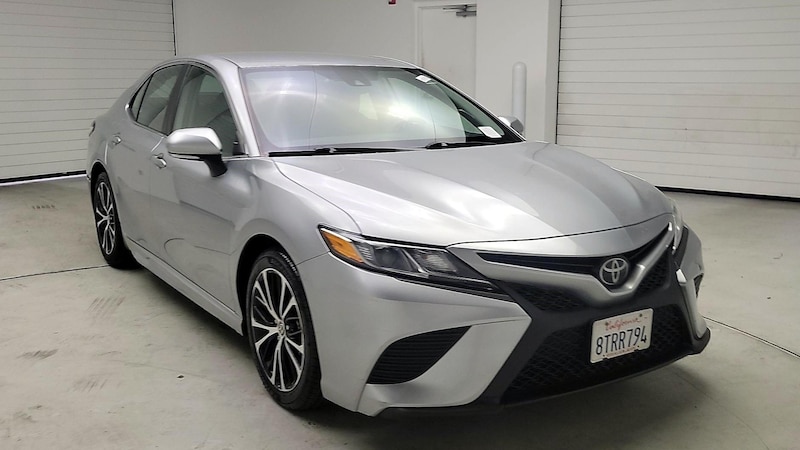 2020 Toyota Camry SE Hero Image