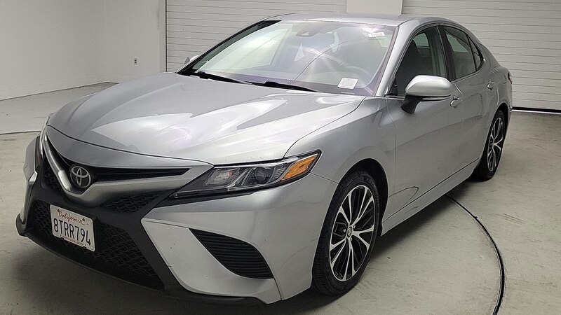 2020 Toyota Camry SE 3