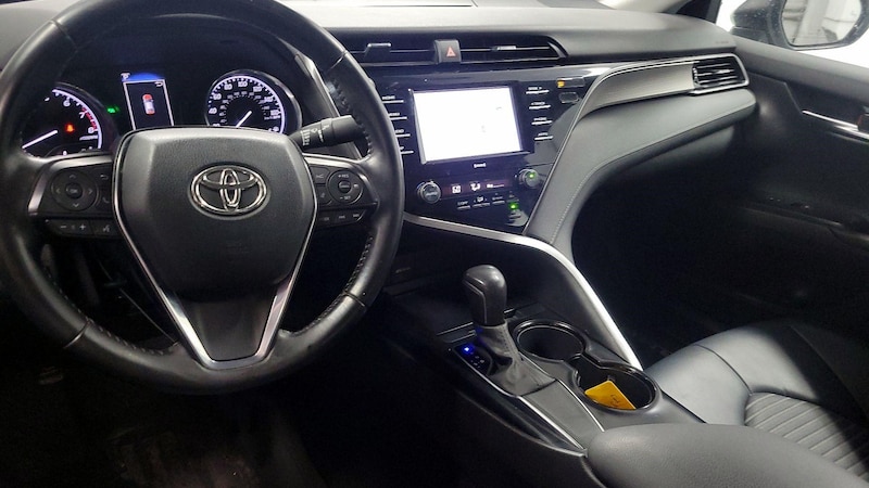 2020 Toyota Camry SE 8