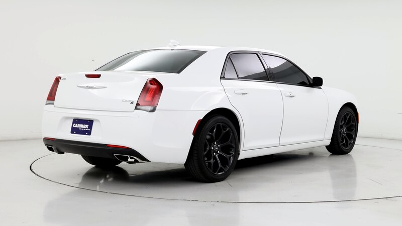 2019 Chrysler 300 S 8