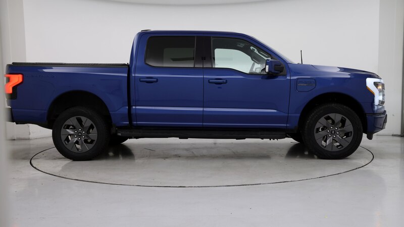 2022 Ford F-150 Lightning Lariat 7