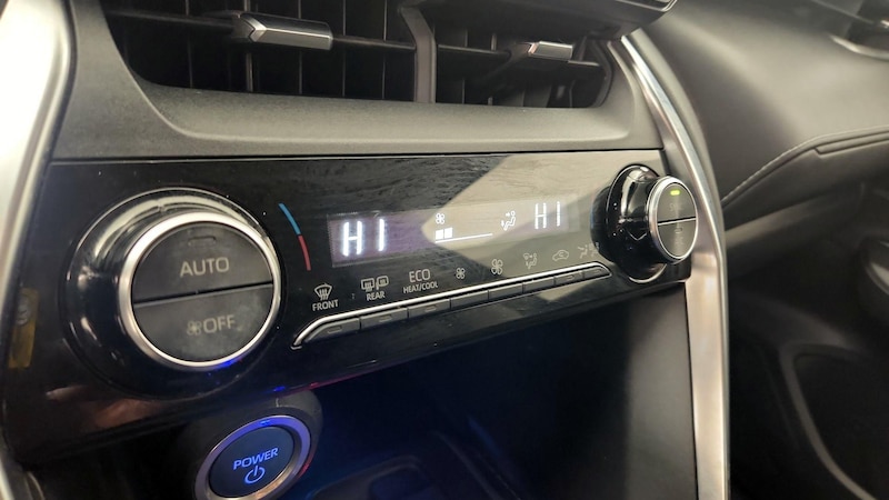 2022 Toyota Venza LE 16