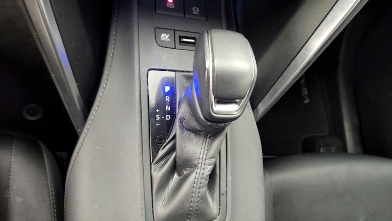 2022 Toyota Venza LE 17