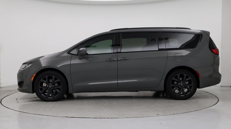 2020 Chrysler Pacifica Touring 3