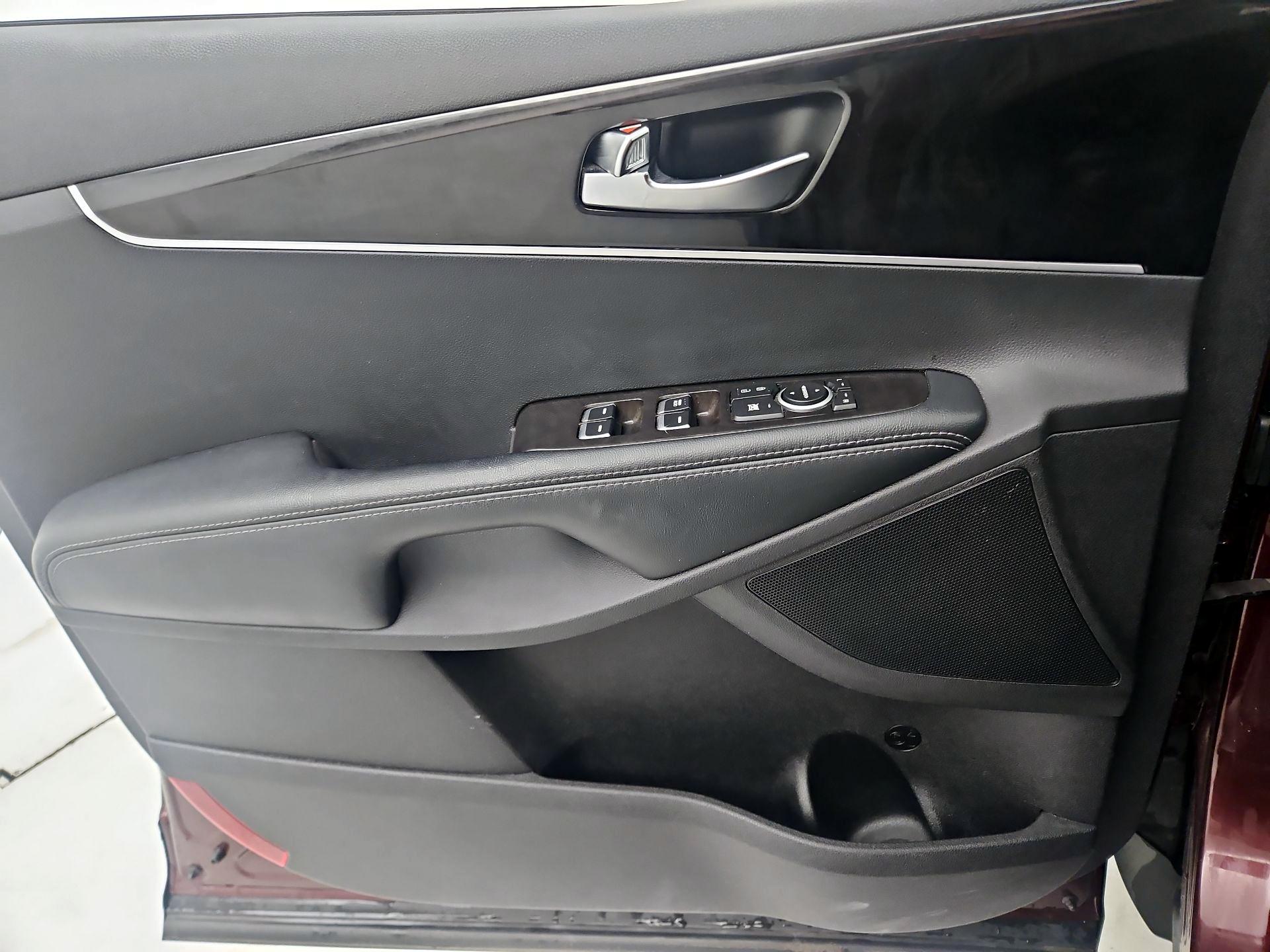 Thumbnail: 2017 Kia Sorento - 12