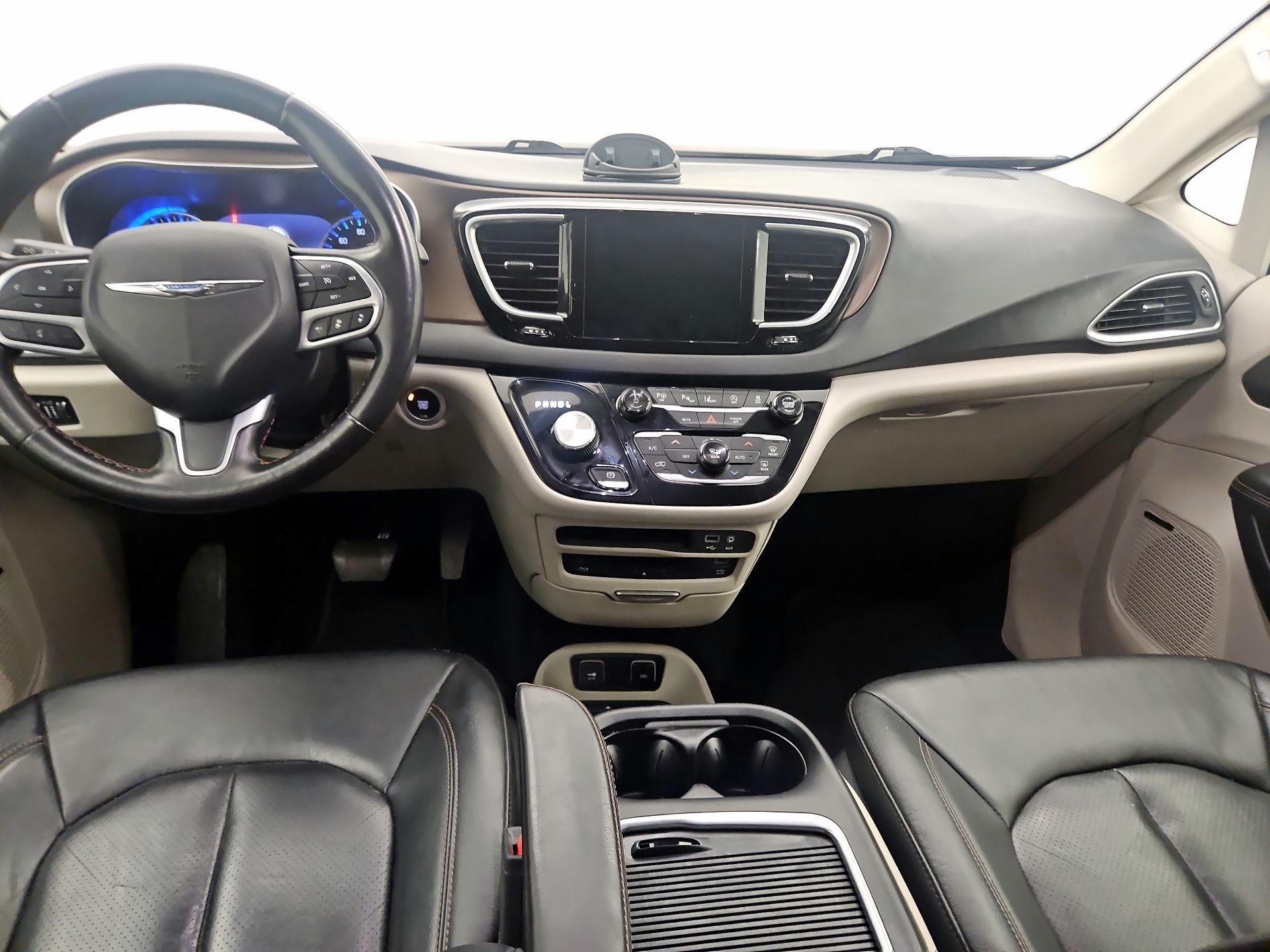 Thumbnail: 2019 Chrysler Pacifica - 9