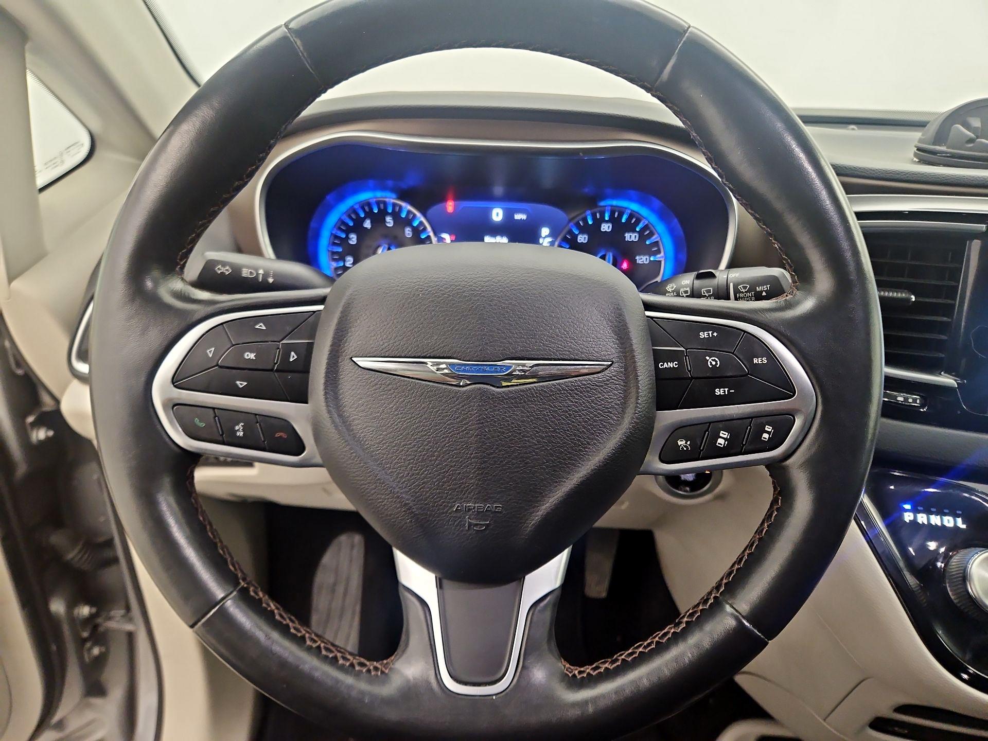 Thumbnail: 2019 Chrysler Pacifica - 10