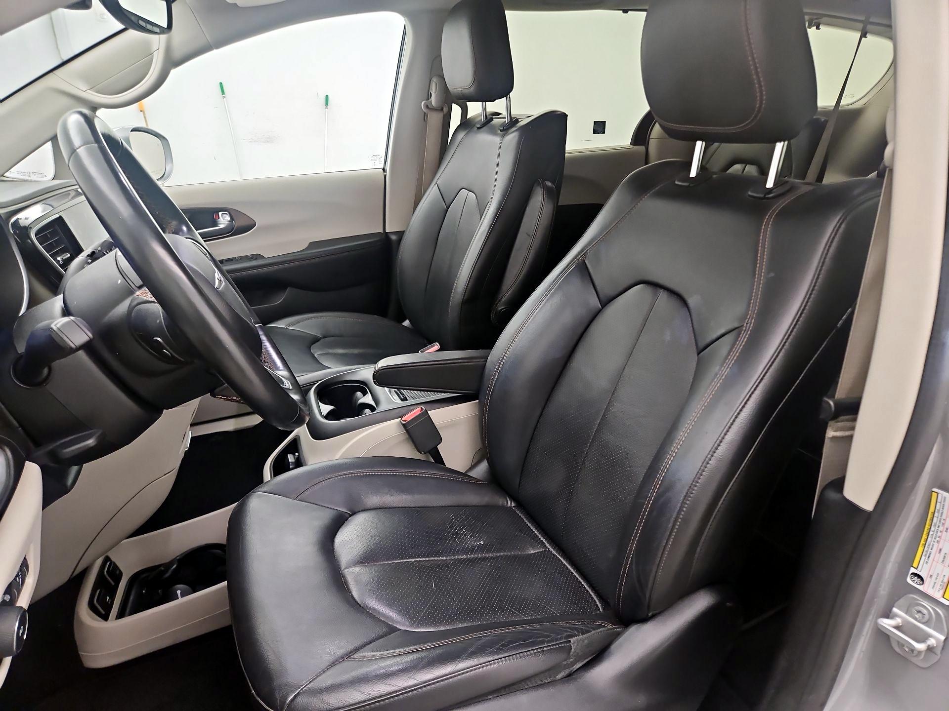Thumbnail: 2019 Chrysler Pacifica - 11