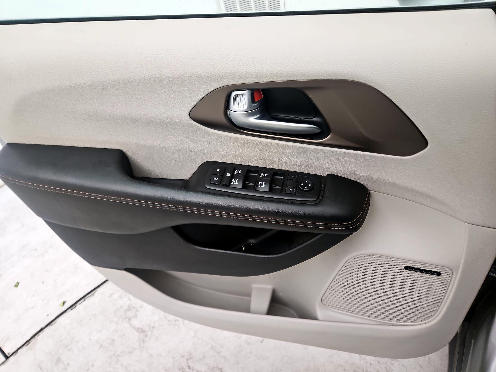 Thumbnail: 2019 Chrysler Pacifica - 12