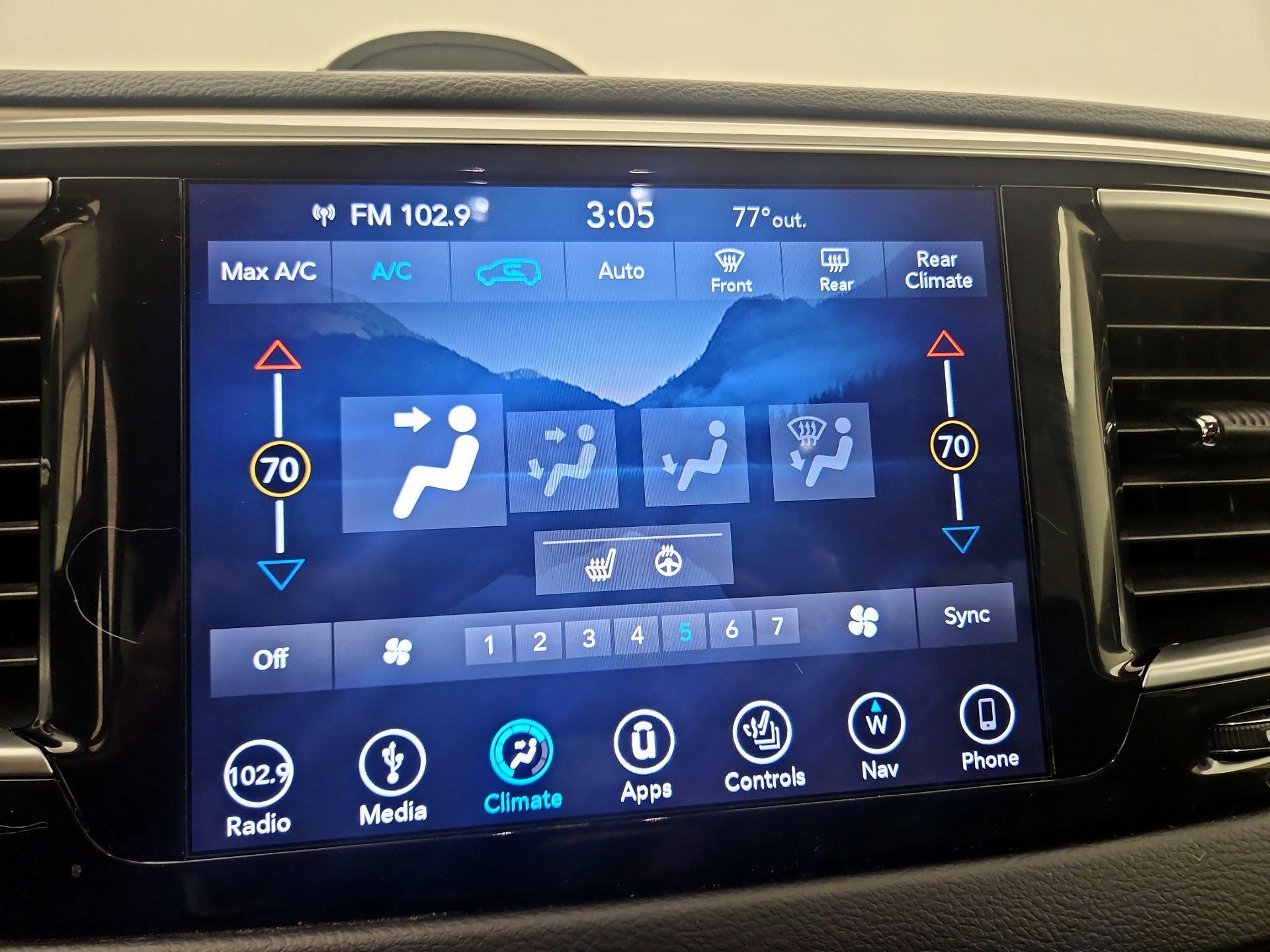Thumbnail: 2019 Chrysler Pacifica - 17