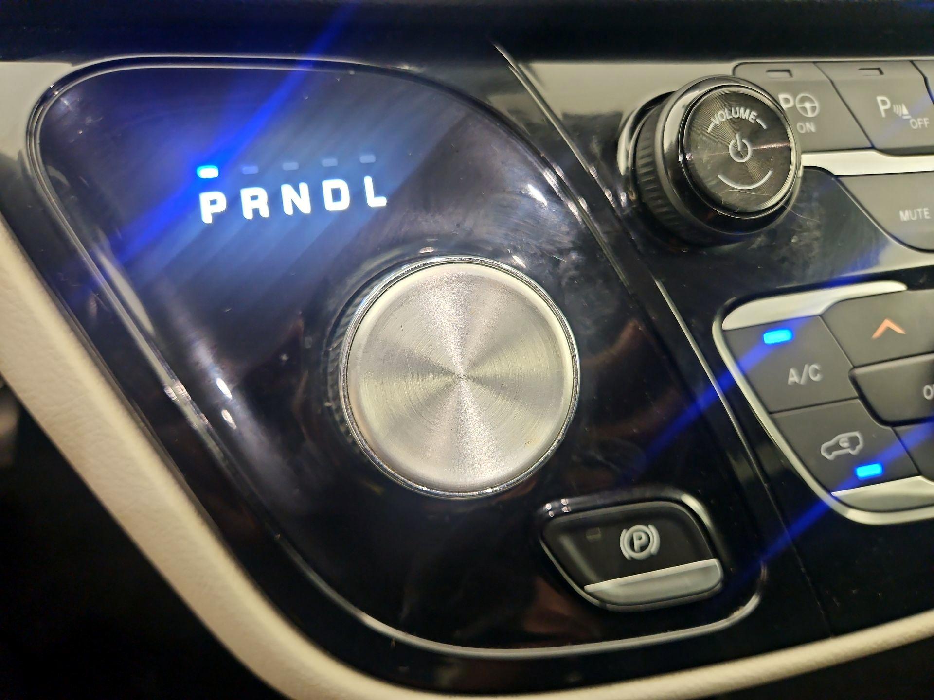 Thumbnail: 2019 Chrysler Pacifica - 18
