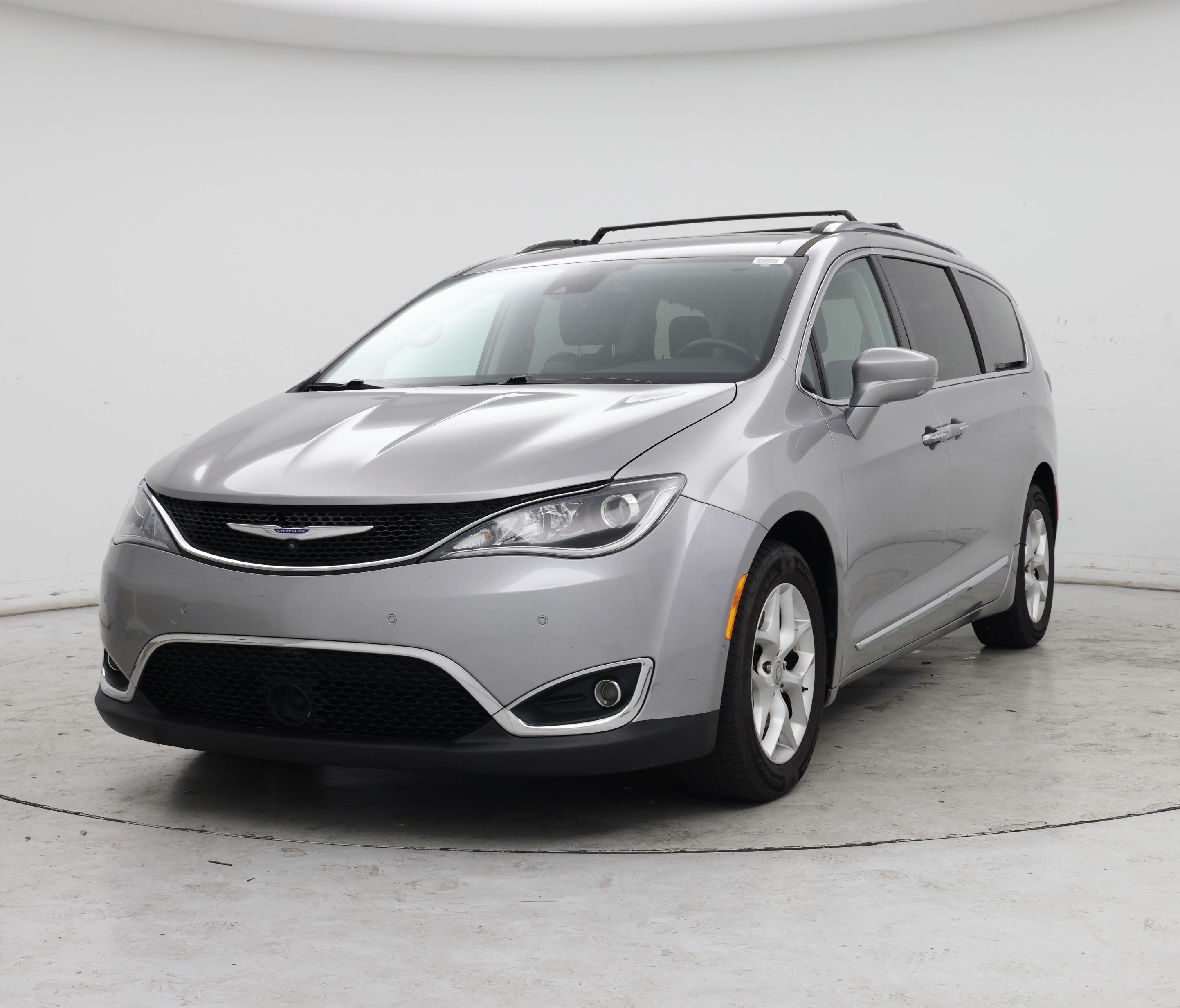 Thumbnail: 2019 Chrysler Pacifica - 4
