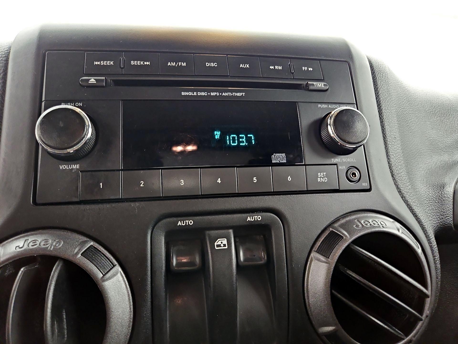 Thumbnail: 2013 Jeep Wrangler - 13