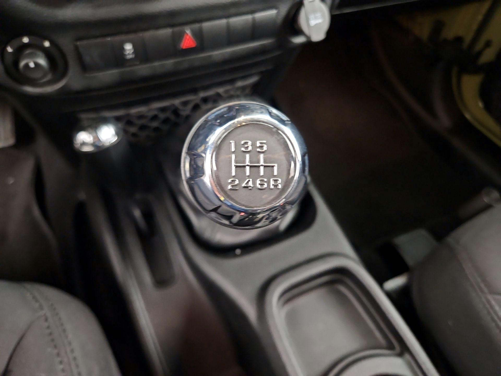 Thumbnail: 2013 Jeep Wrangler - 15