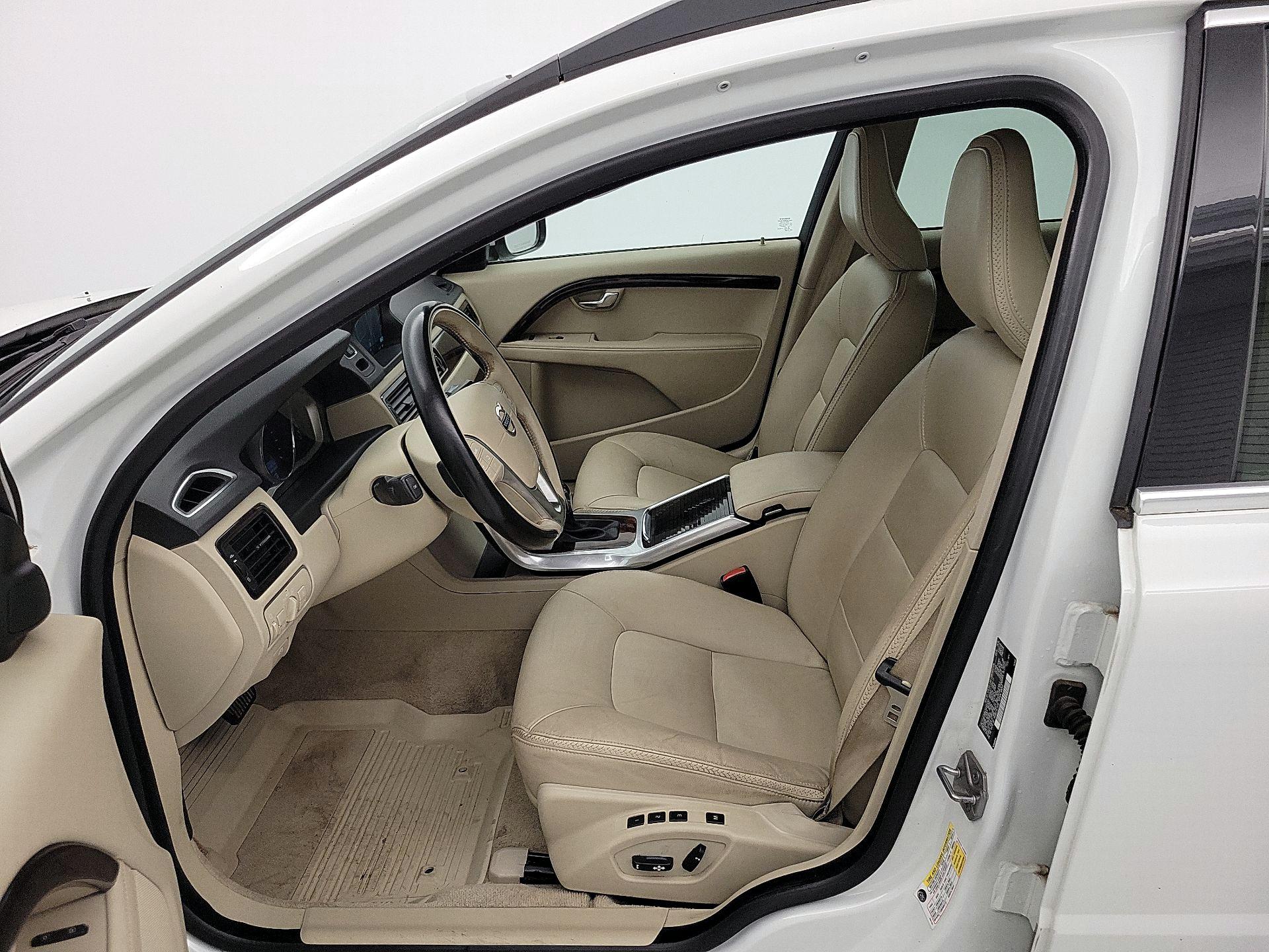 Thumbnail: 2016 Volvo XC70 - 11