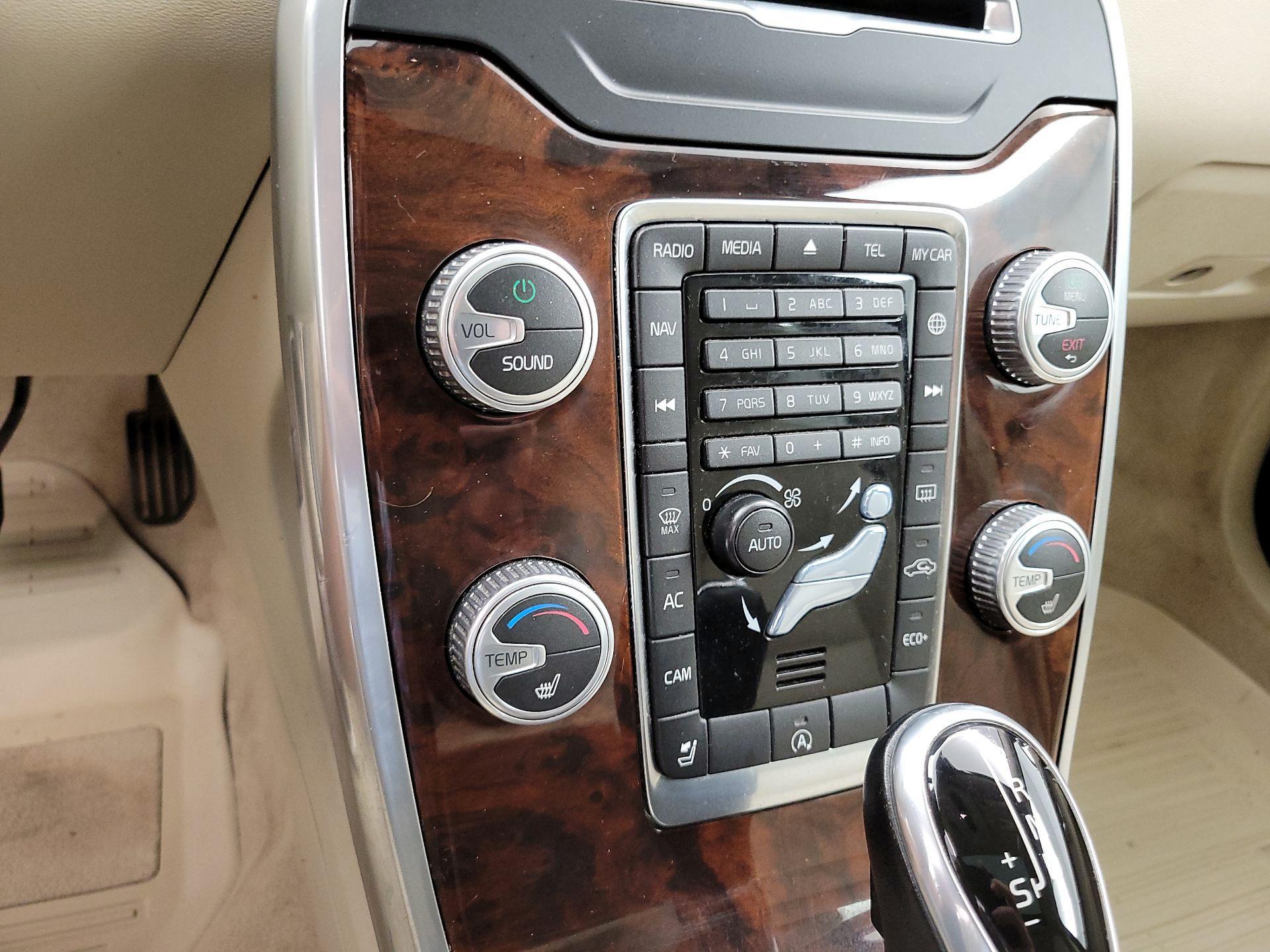 Thumbnail: 2016 Volvo XC70 - 17