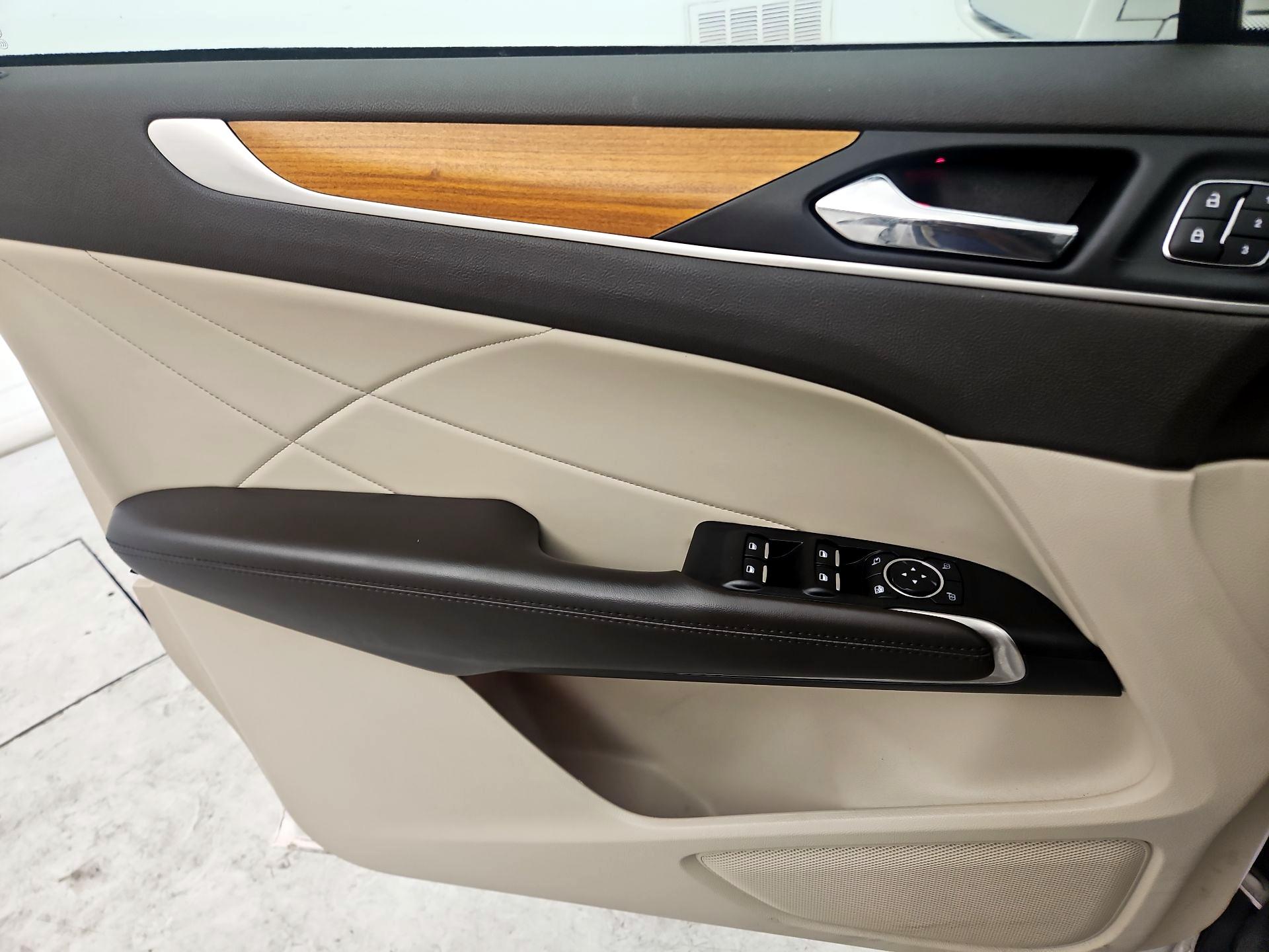 Thumbnail: 2019 Lincoln MKC - 12