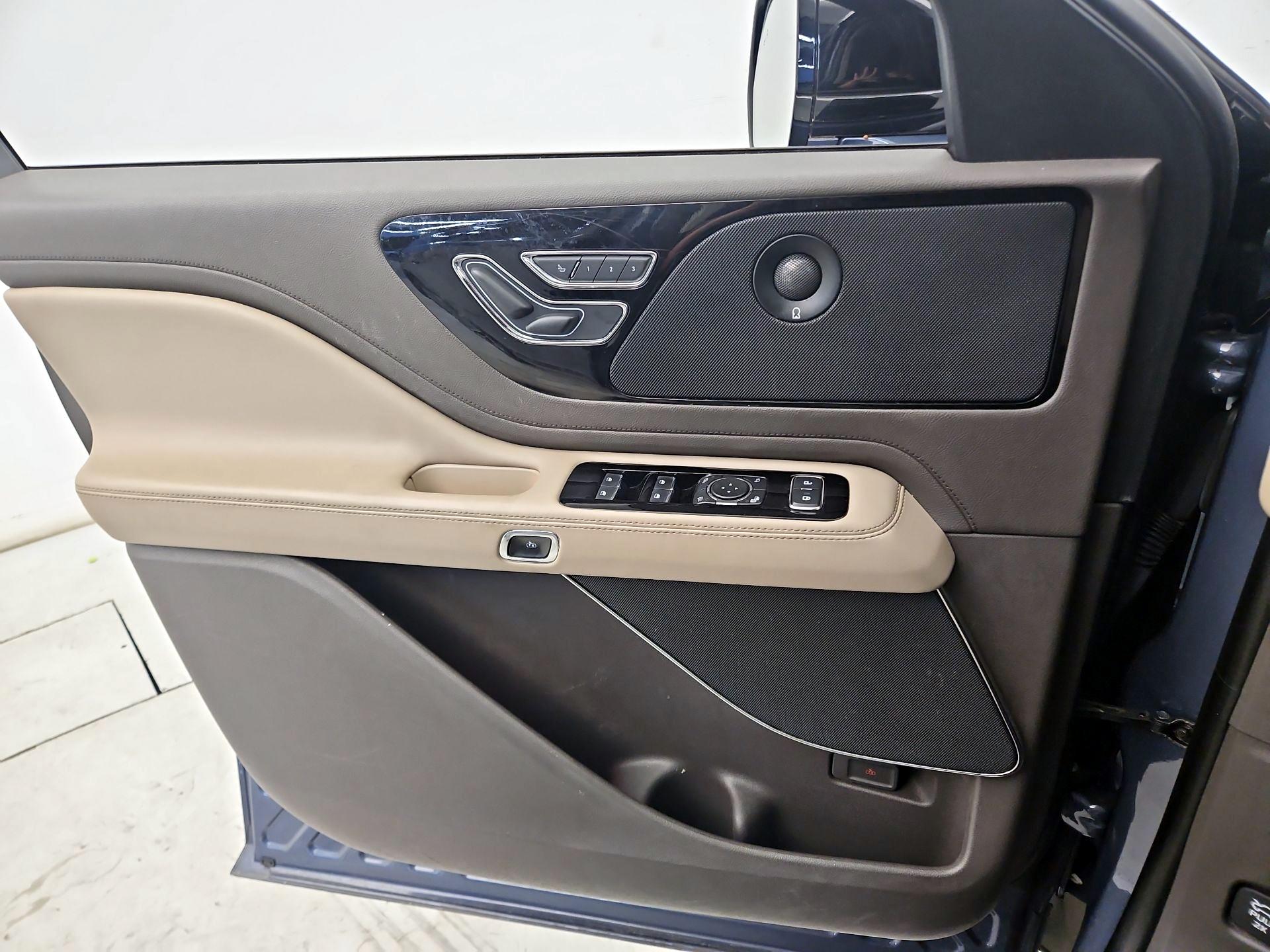 Thumbnail: 2021 Lincoln Aviator - 12