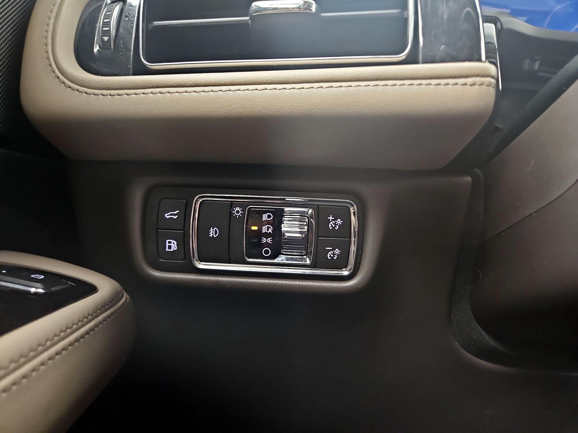 Thumbnail: 2021 Lincoln Aviator - 13
