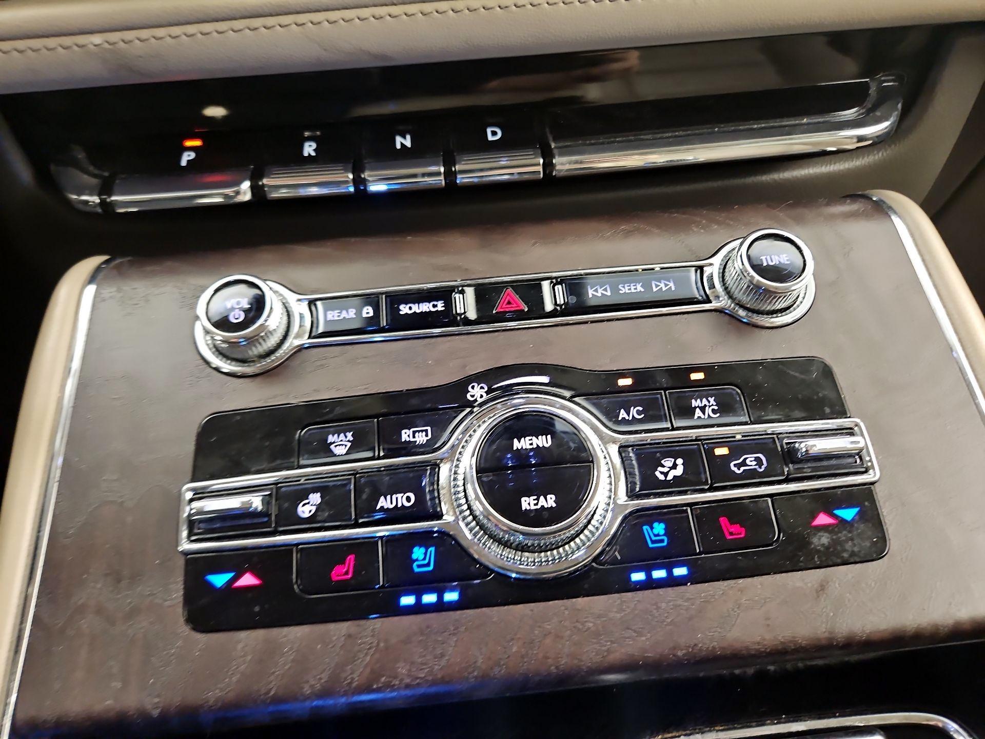 Thumbnail: 2021 Lincoln Aviator - 17
