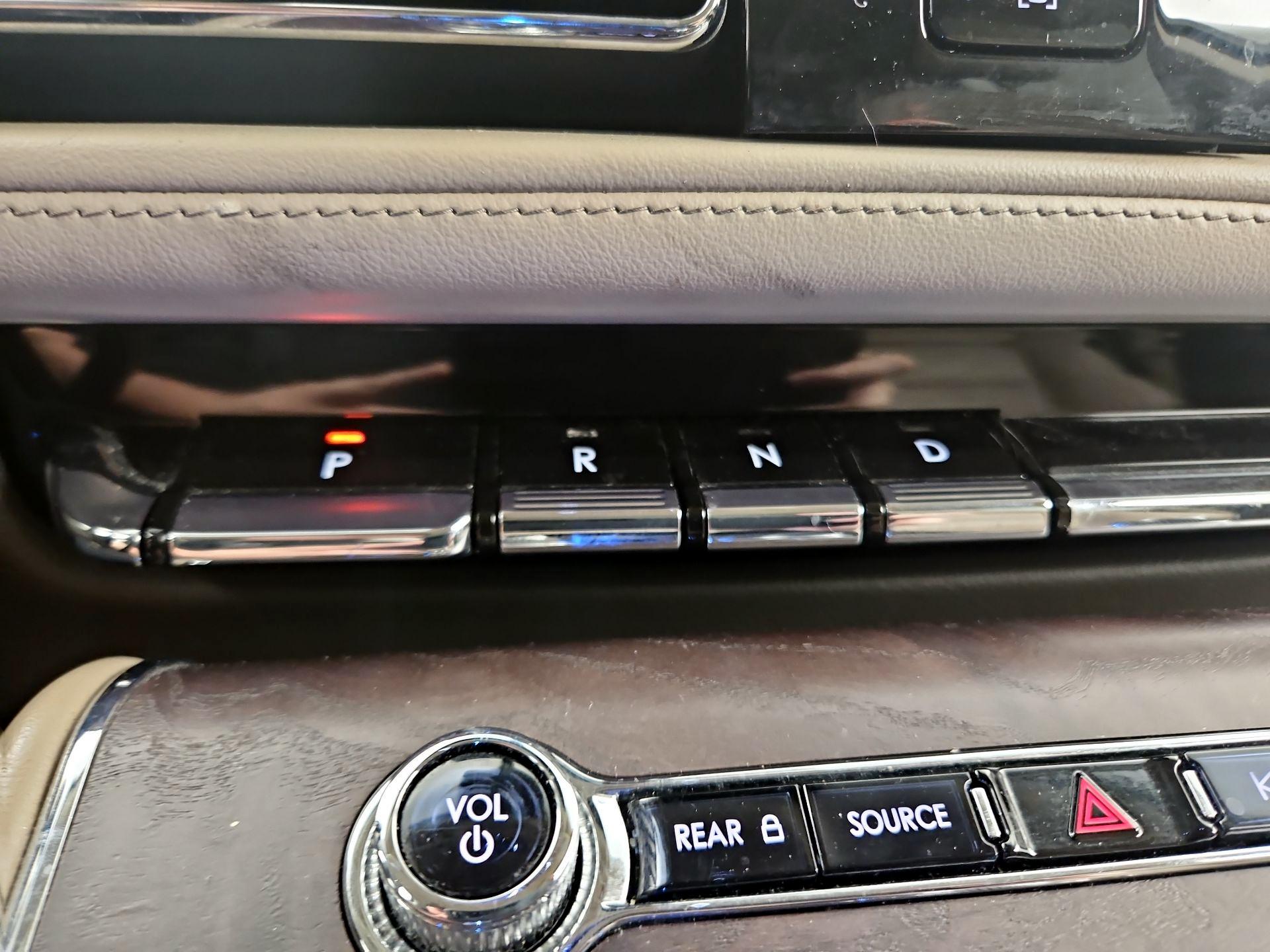 Thumbnail: 2021 Lincoln Aviator - 18