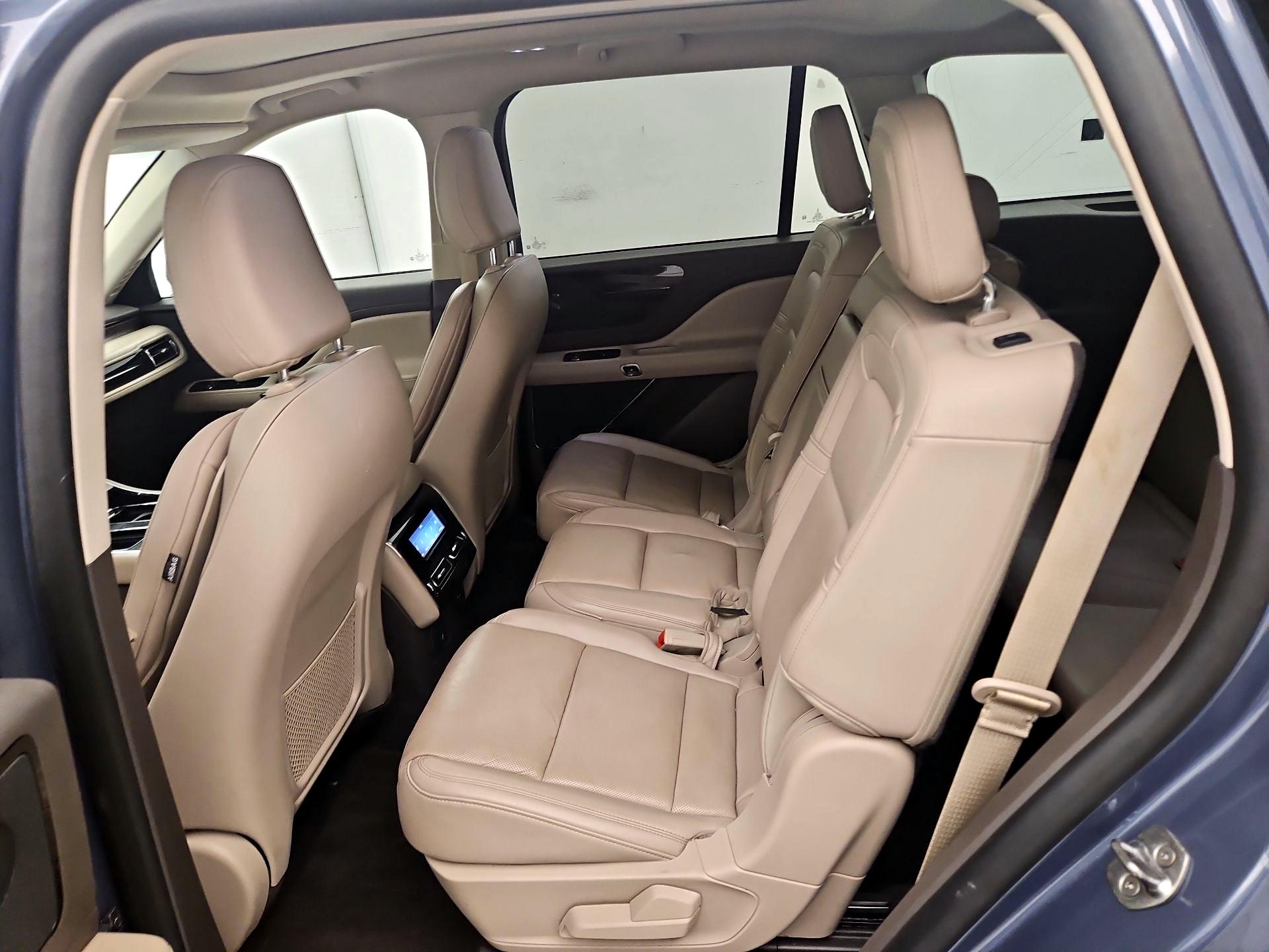 Thumbnail: 2021 Lincoln Aviator - 20