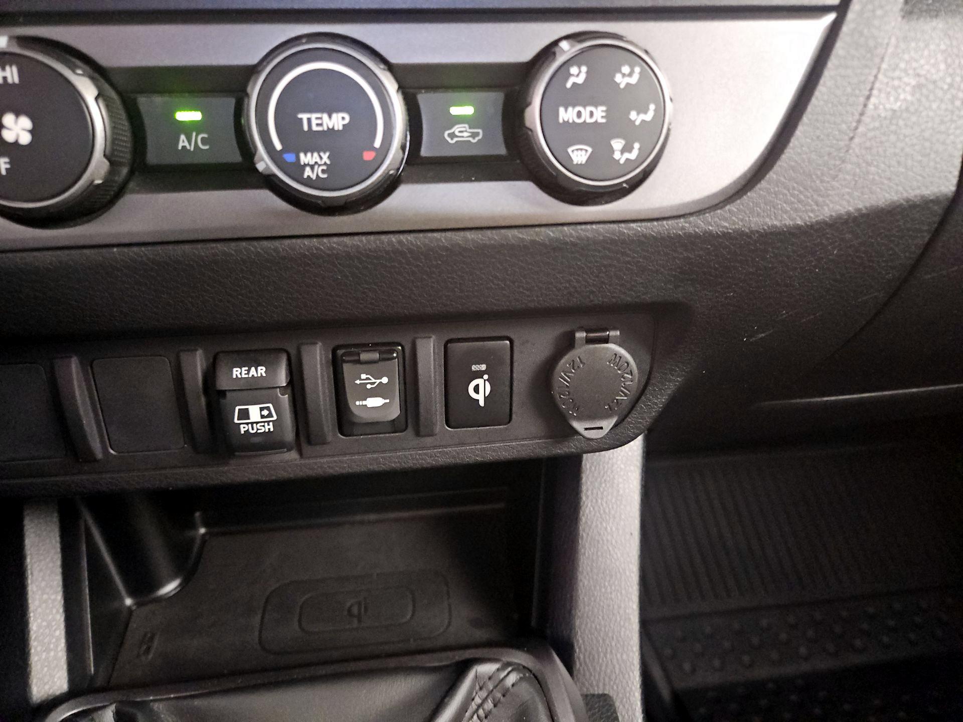 Thumbnail: 2019 Toyota Tacoma - 18