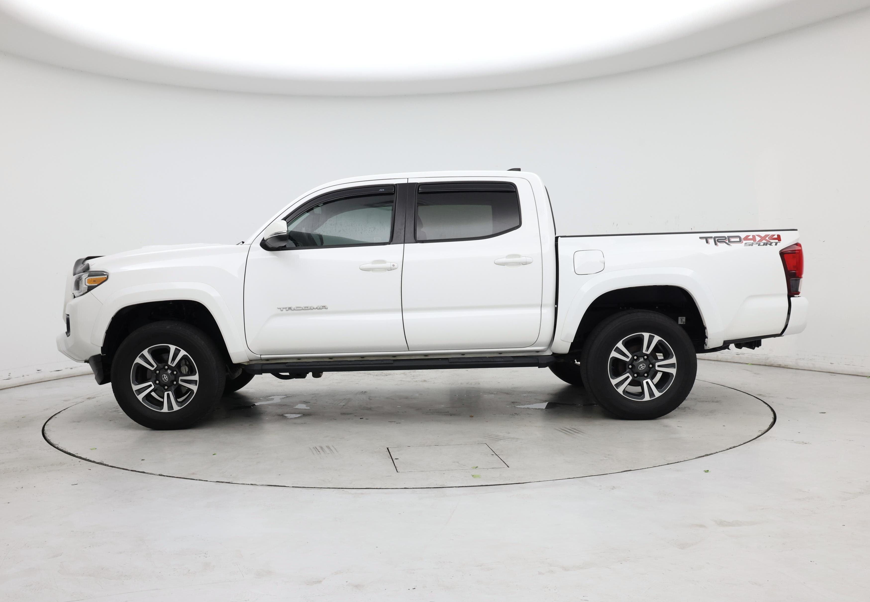 Thumbnail: 2019 Toyota Tacoma - 3