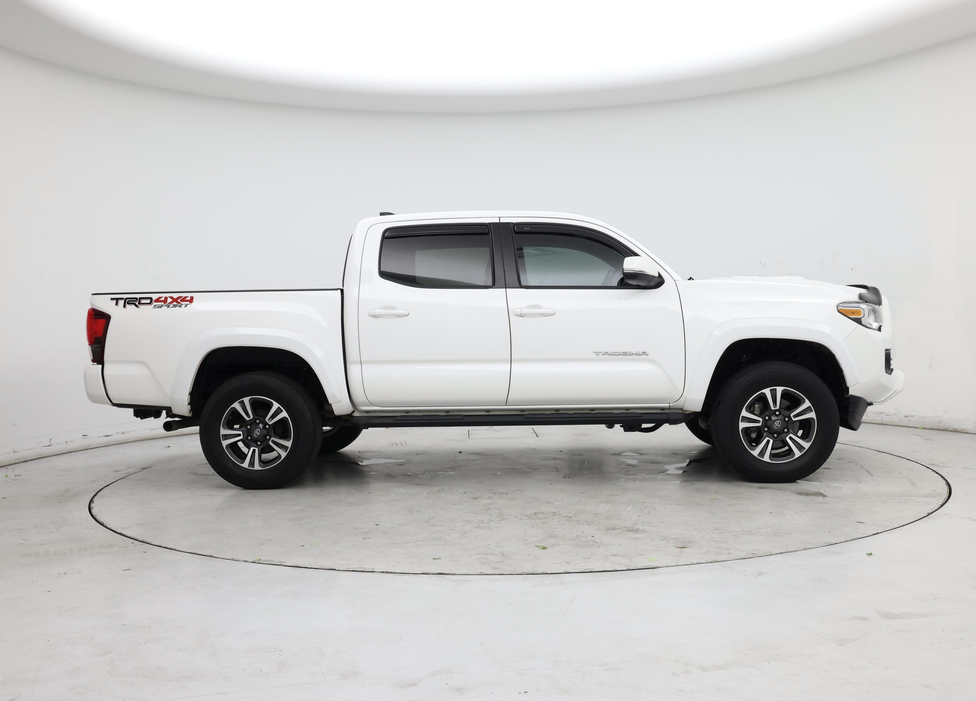 Thumbnail: 2019 Toyota Tacoma - 7
