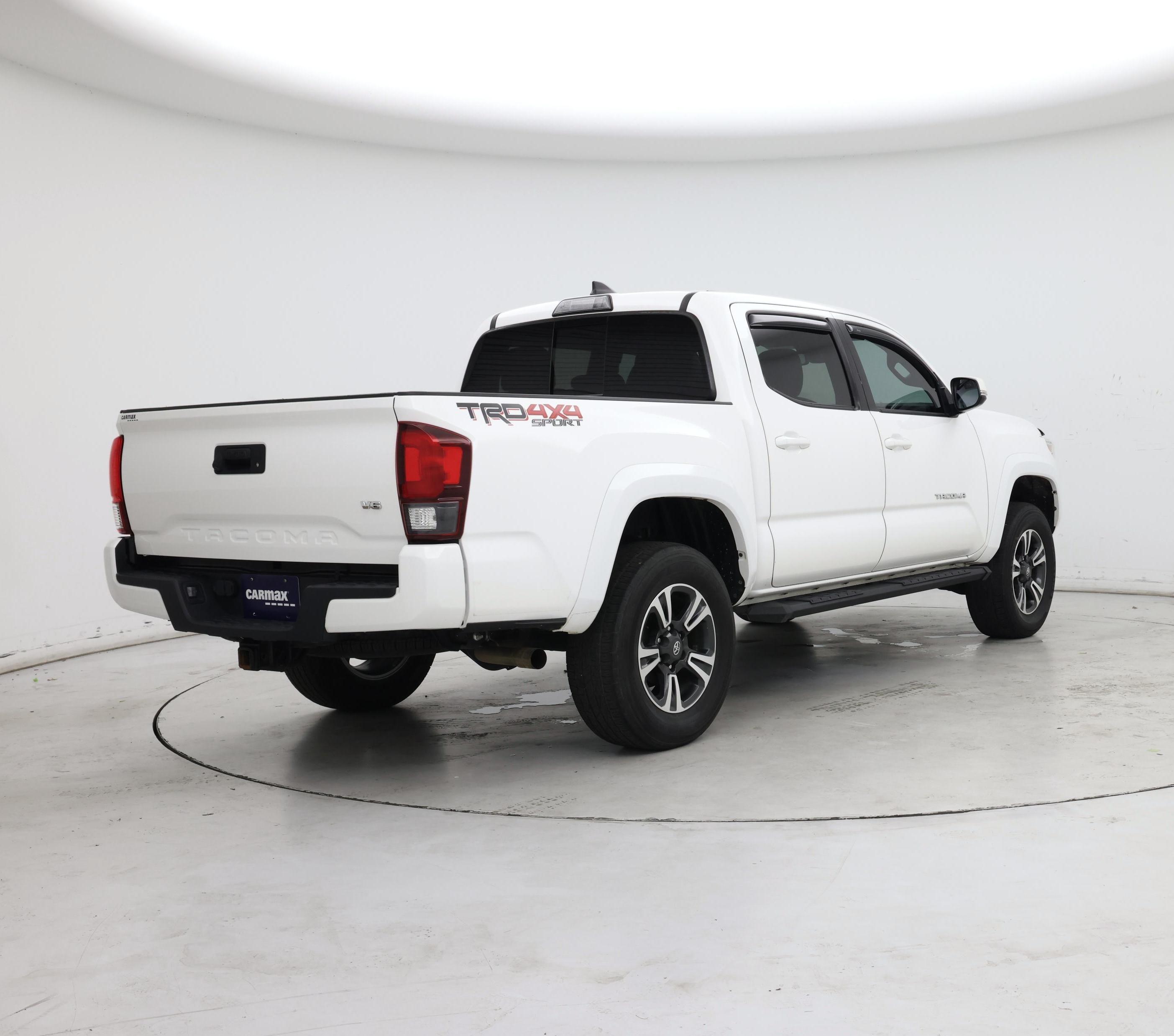 Thumbnail: 2019 Toyota Tacoma - 8