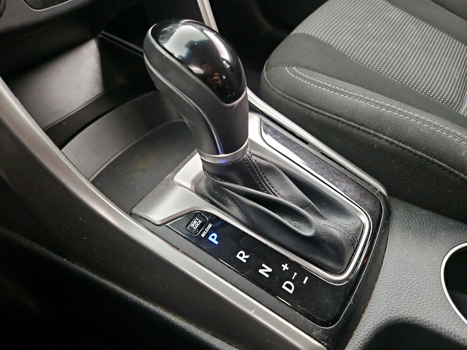 Thumbnail: 2016 Hyundai Elantra - 16