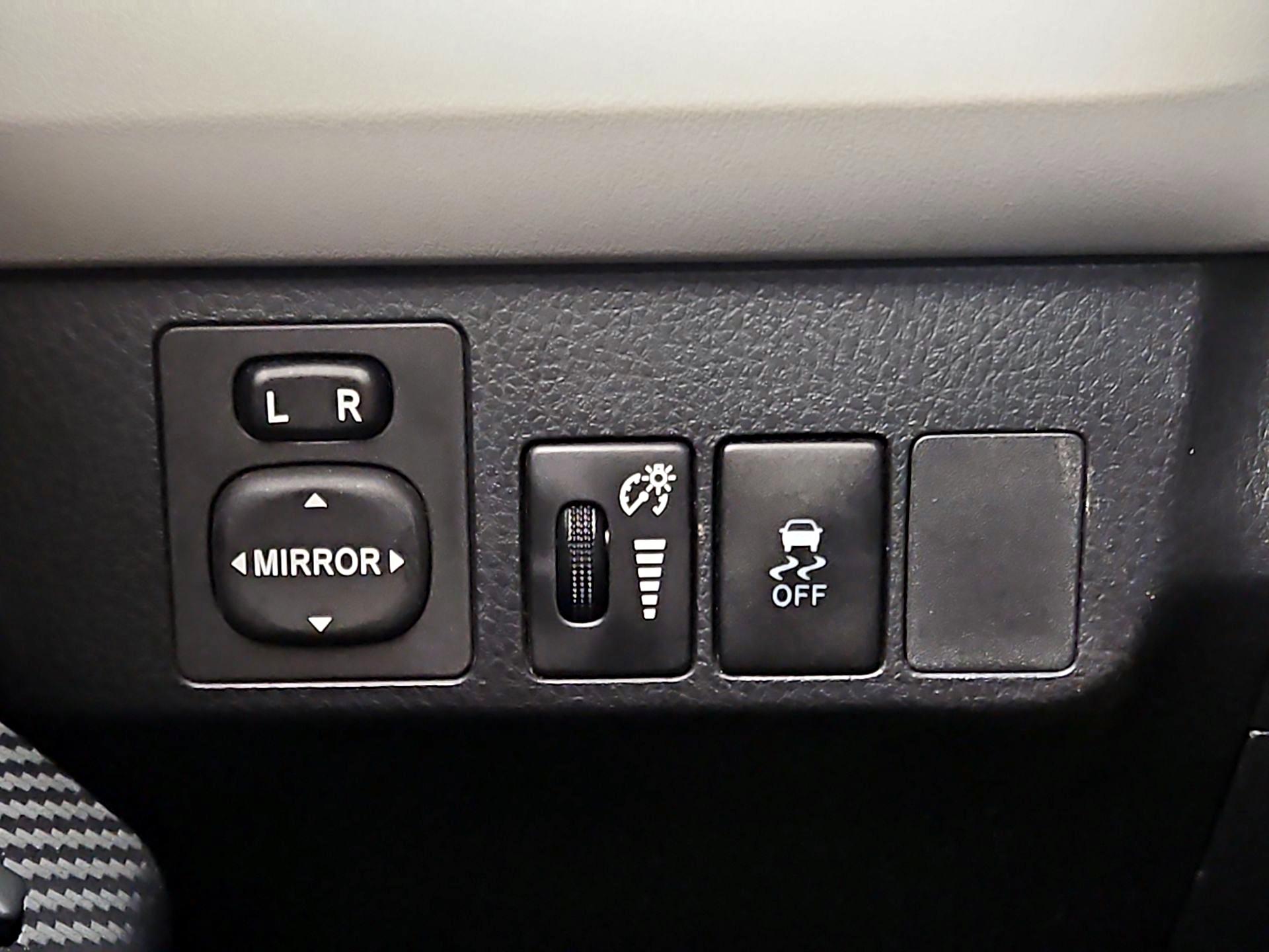 Thumbnail: 2014 Toyota RAV4 - 13