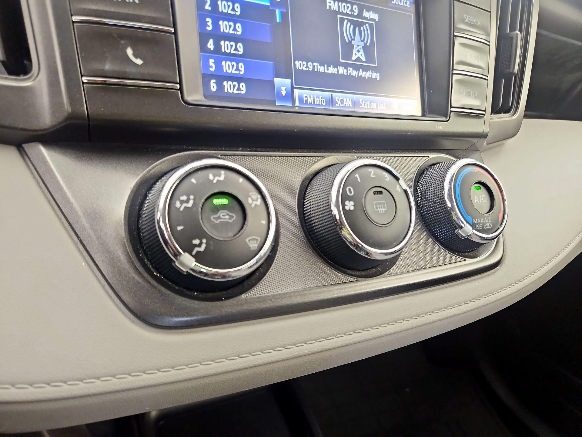 Thumbnail: 2014 Toyota RAV4 - 16