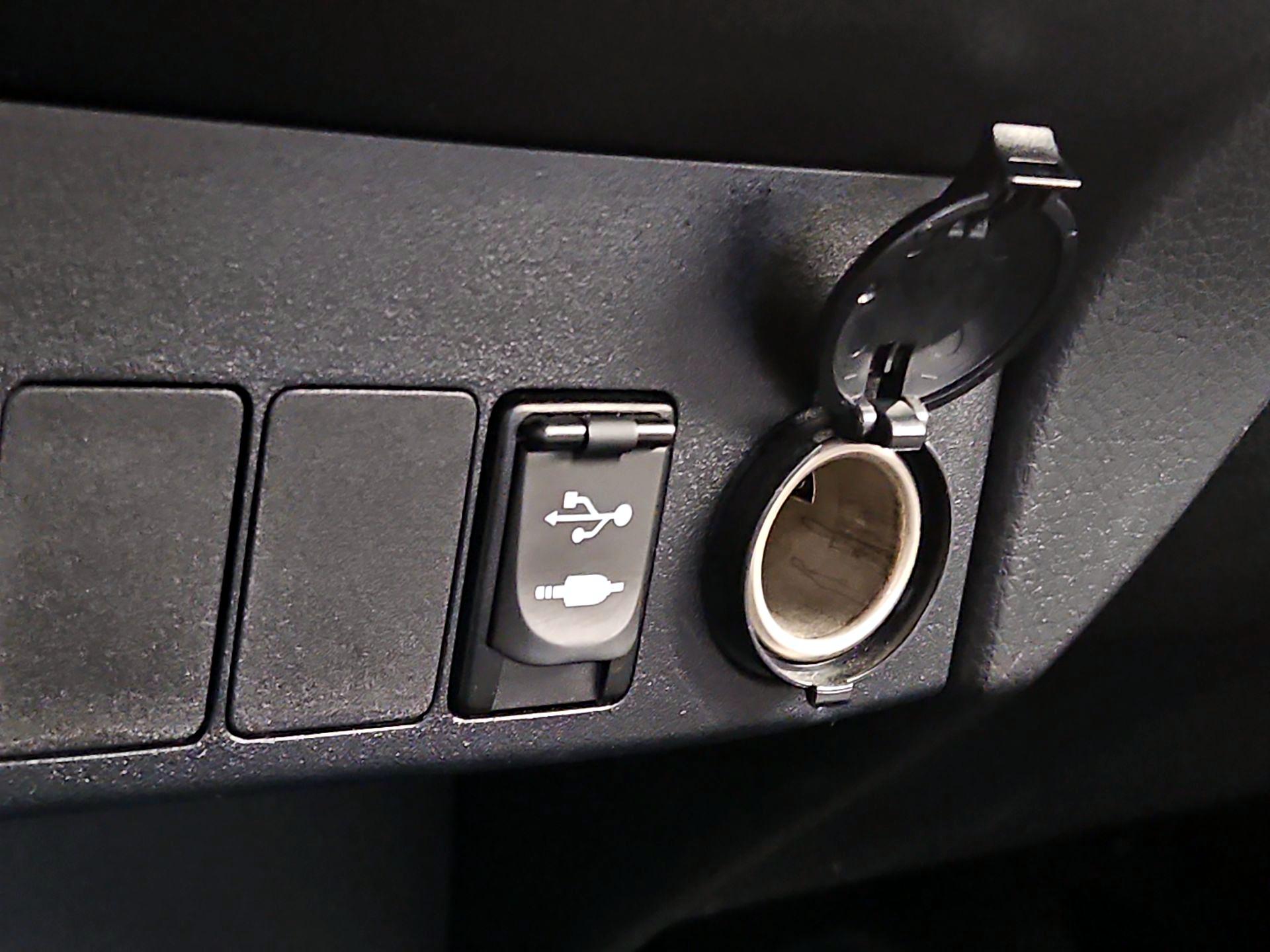 Thumbnail: 2014 Toyota RAV4 - 18