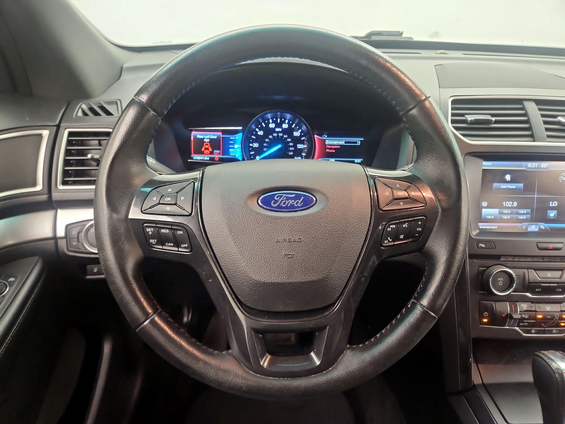 Thumbnail: 2016 Ford Explorer - 10