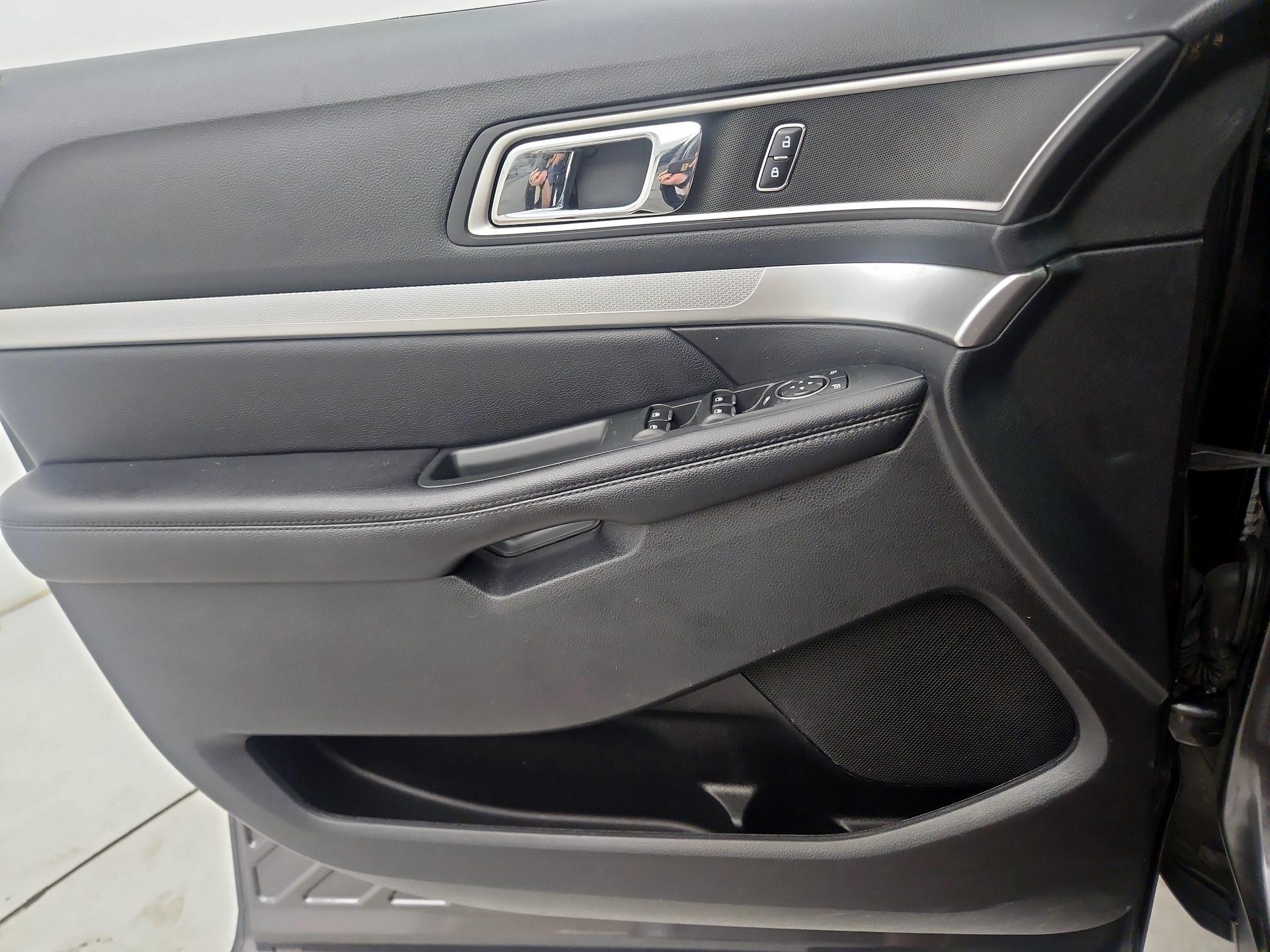 Thumbnail: 2016 Ford Explorer - 12