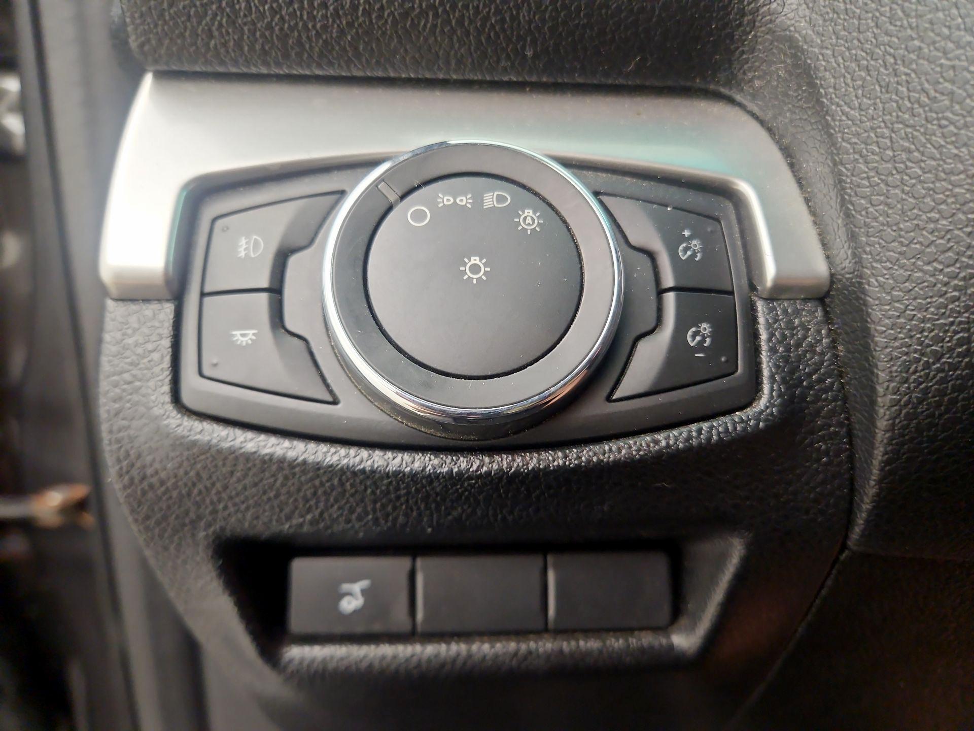 Thumbnail: 2016 Ford Explorer - 13