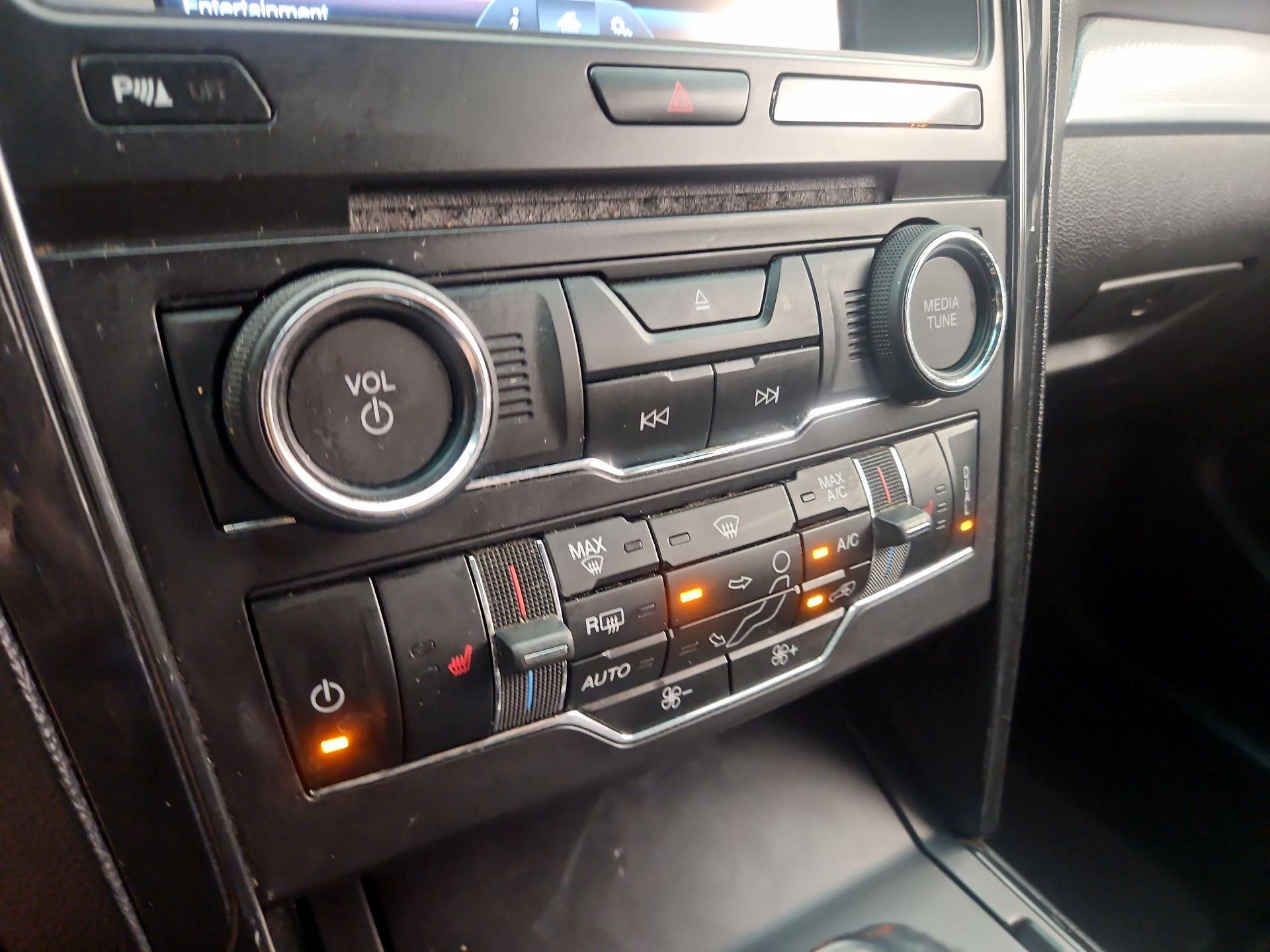 Thumbnail: 2016 Ford Explorer - 16