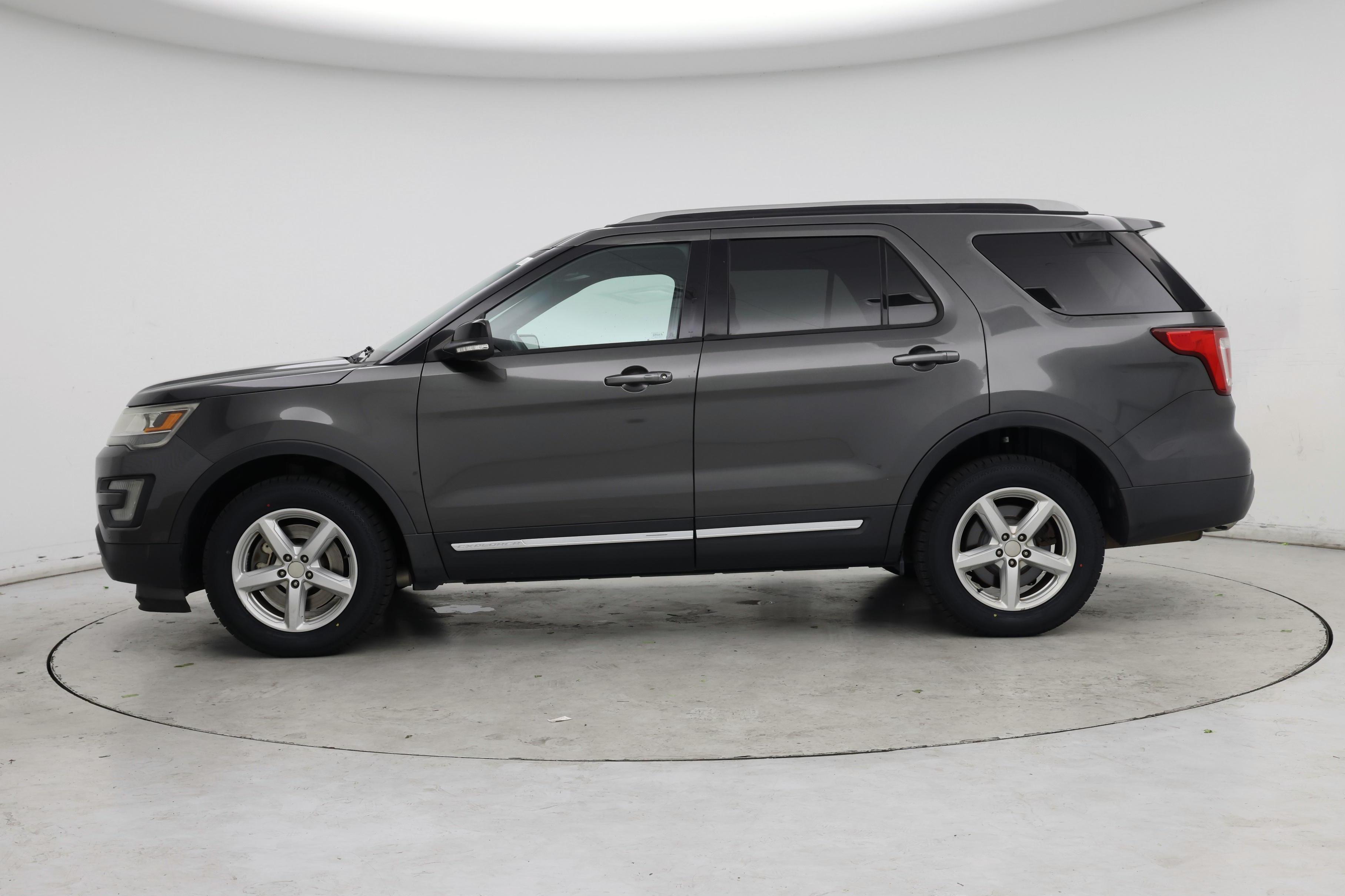 Thumbnail: 2016 Ford Explorer - 3
