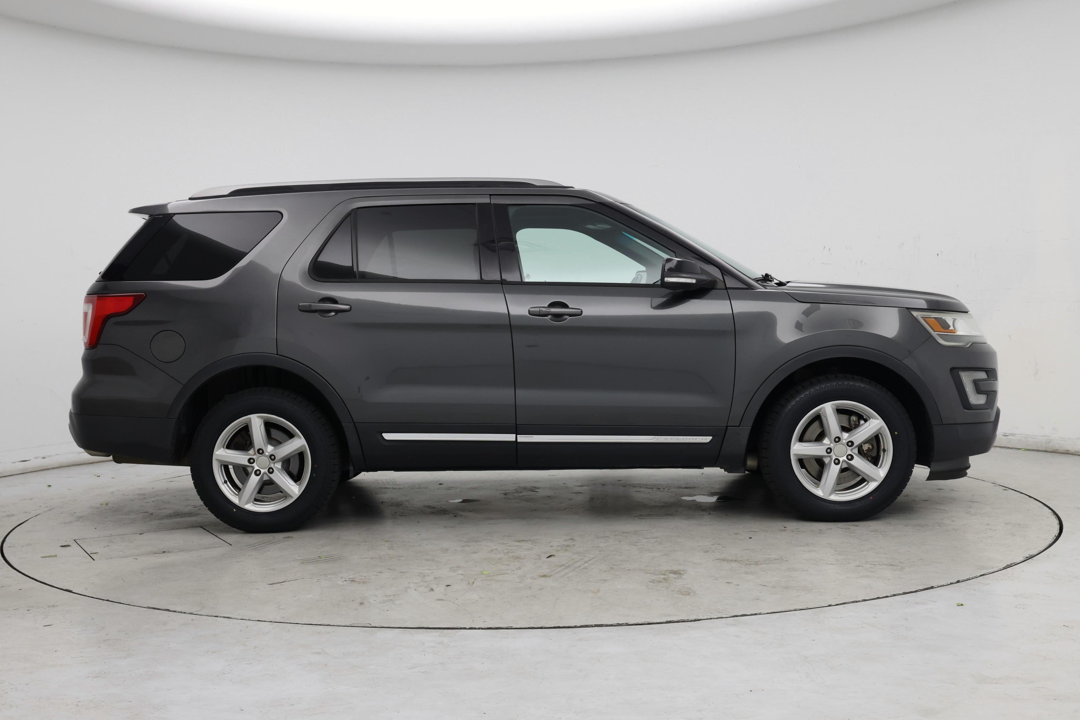 Thumbnail: 2016 Ford Explorer - 7