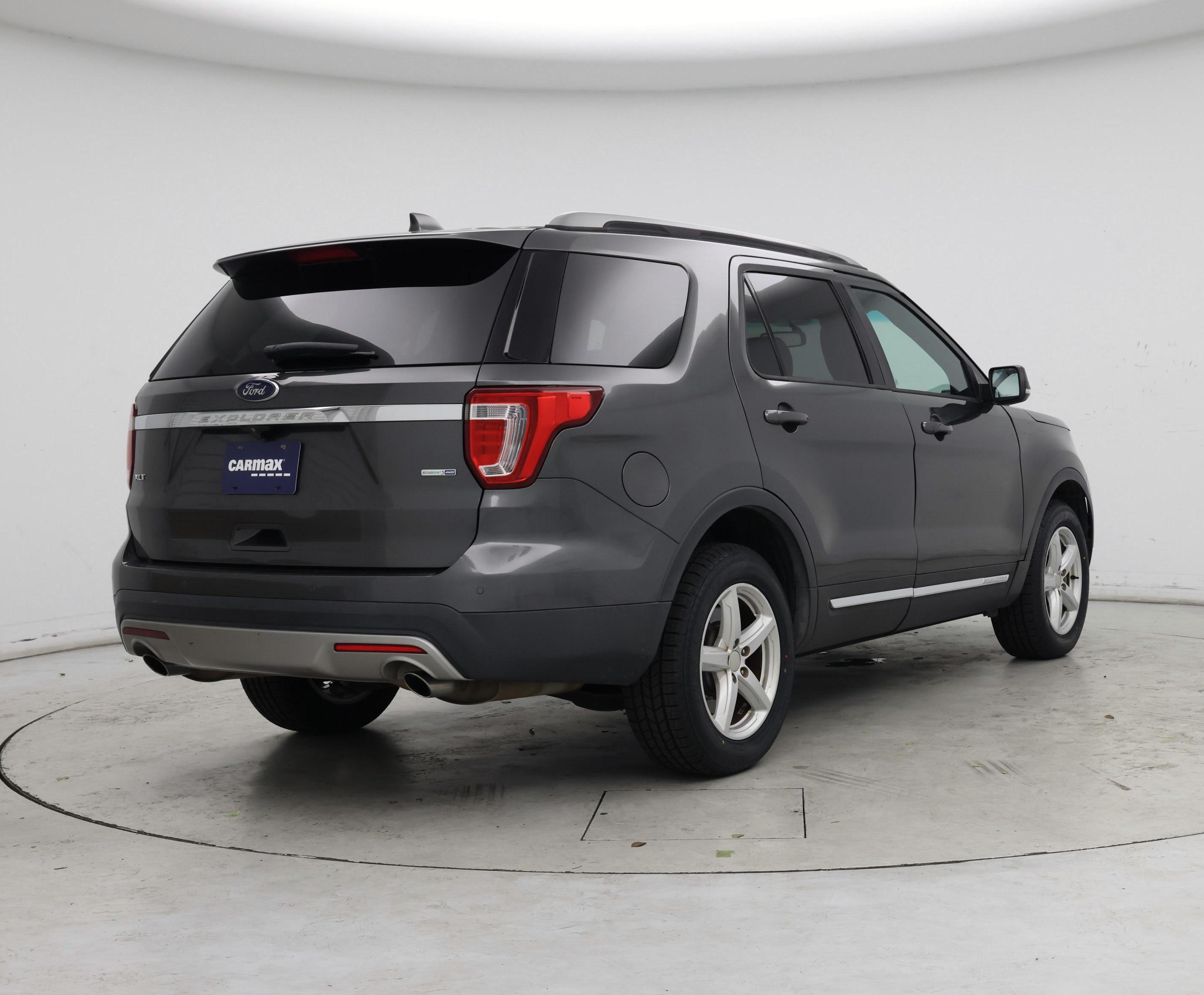 Thumbnail: 2016 Ford Explorer - 8
