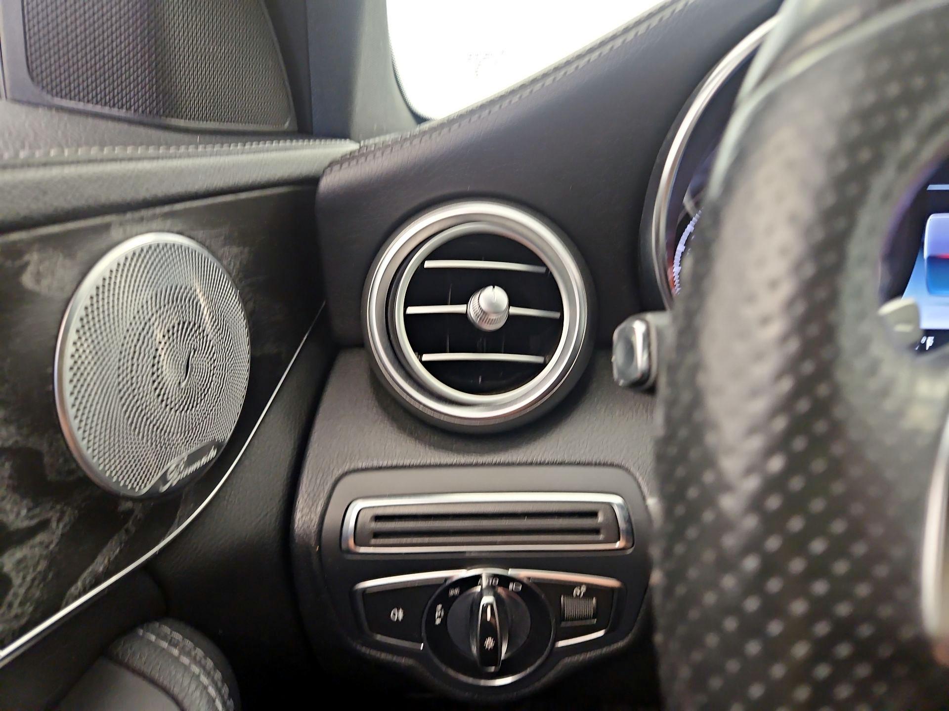 Thumbnail: 2015 Mercedes-Benz C-Class - 13